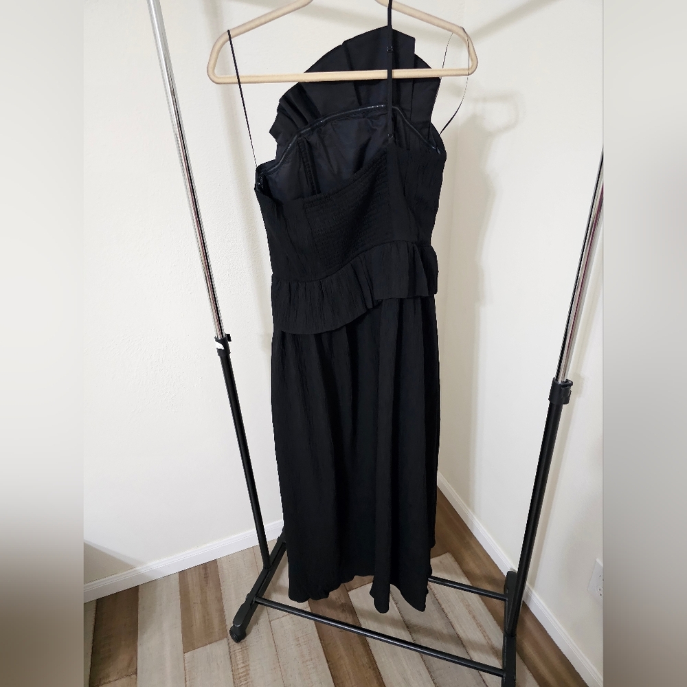 Women's Clothing (A23) - Picture 8 of 9